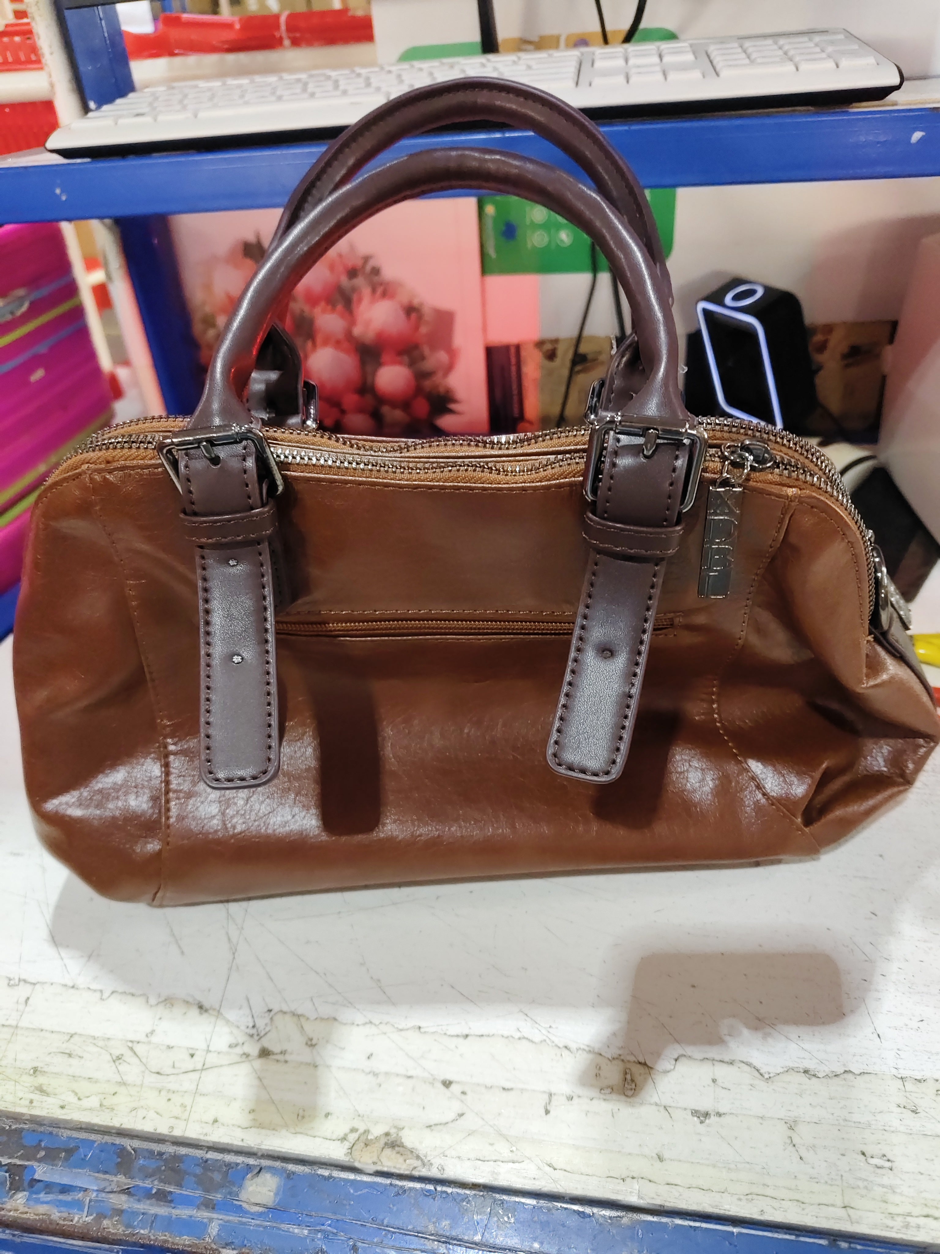 SoftSling One-Shoulder Leather Bag - Chic Crossbody