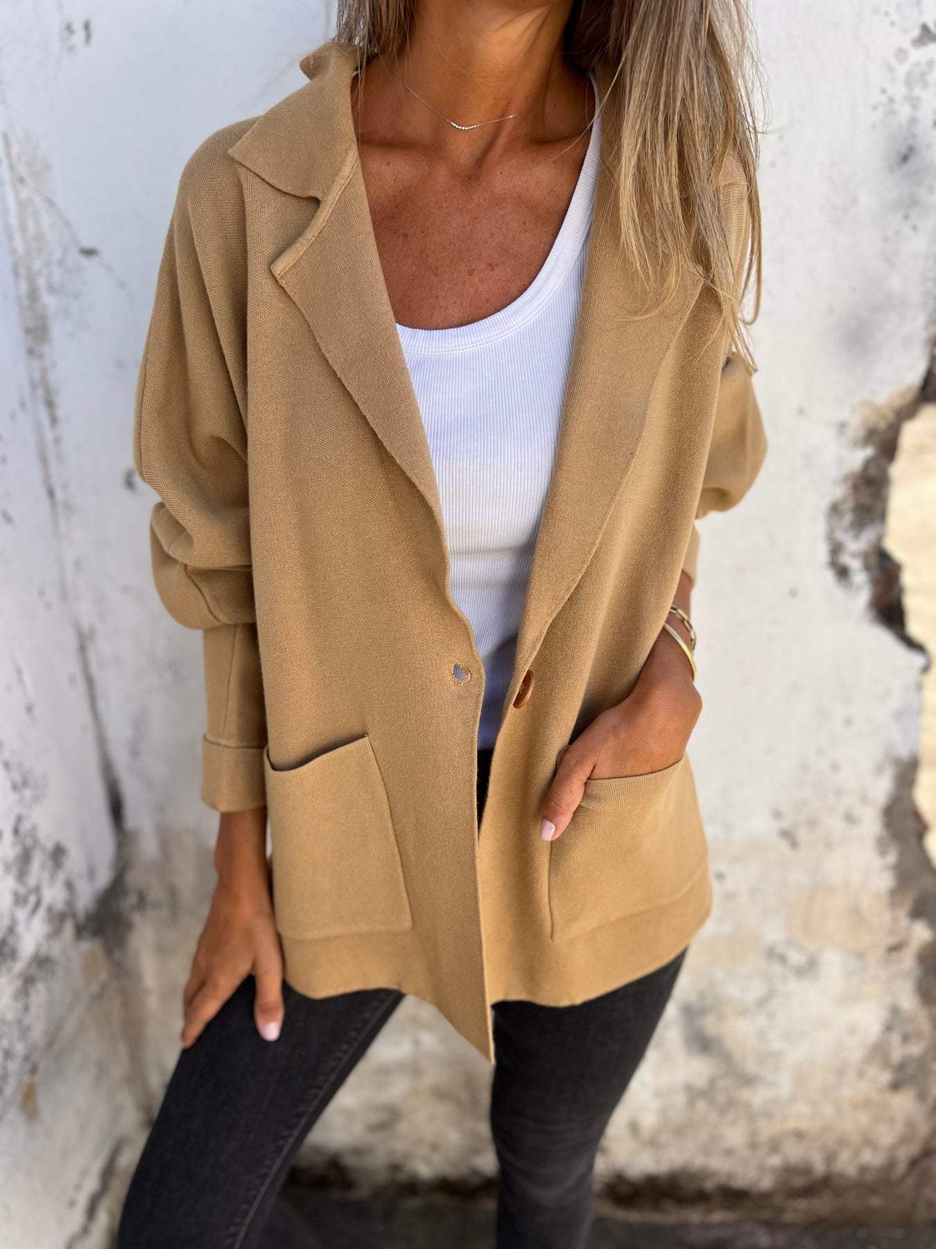LuxeLap: Versatile Women's Long-Sleeve Jacket