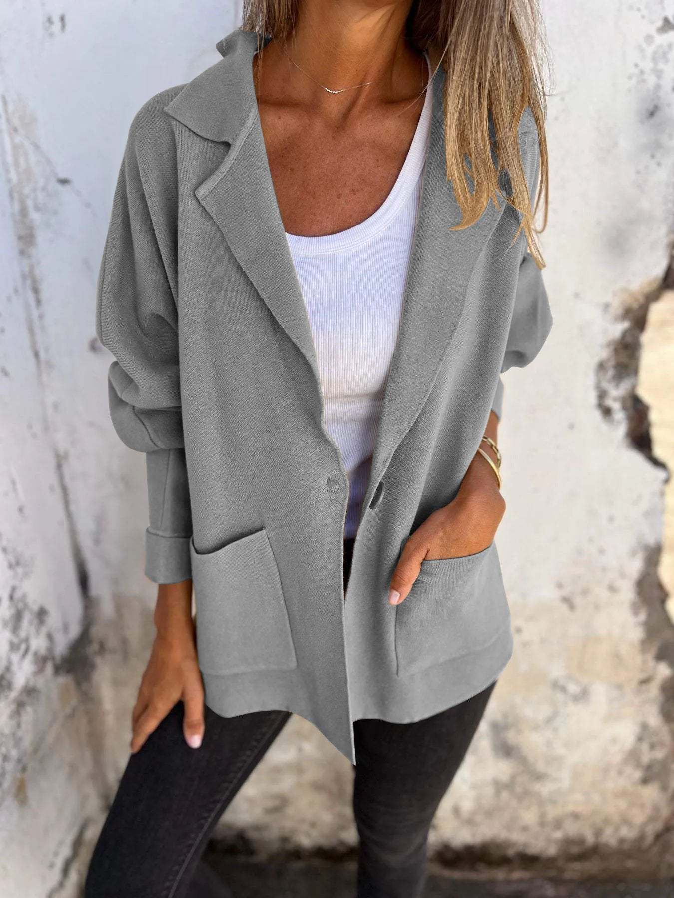 LuxeLap: Versatile Women's Long-Sleeve Jacket