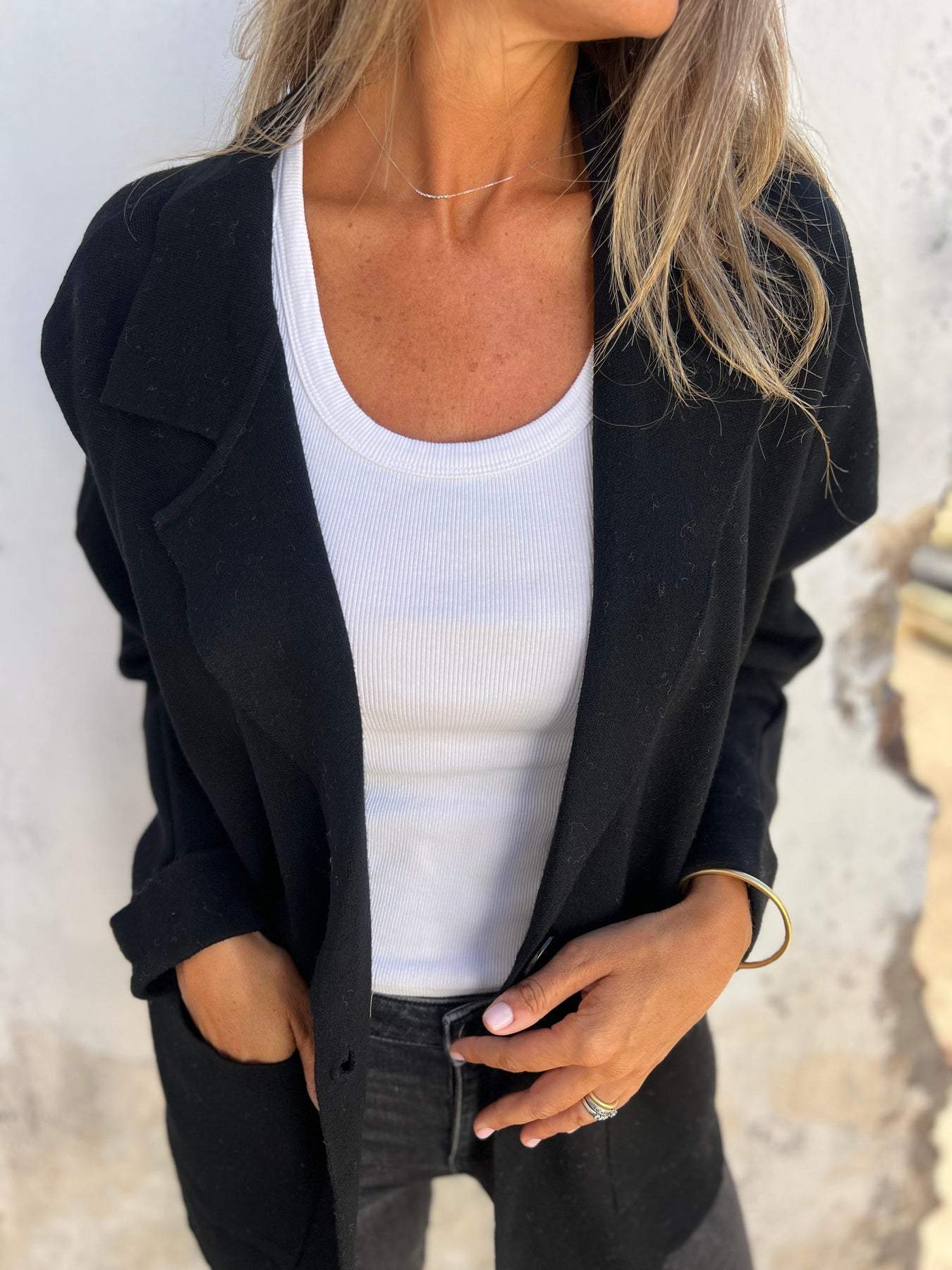 LuxeLap: Versatile Women's Long-Sleeve Jacket